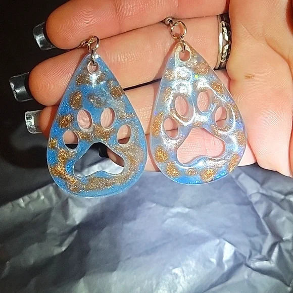 🆕️🐾Paw Earrings - Handmade - Picture 6 of 6
